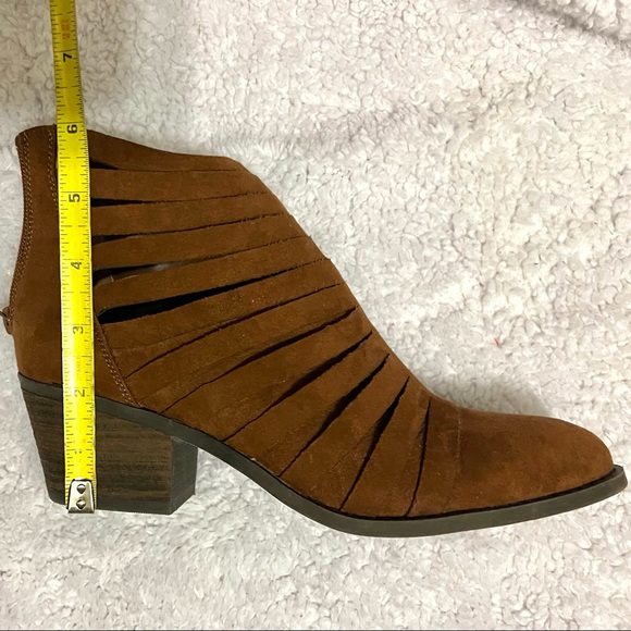 Carlos by Carlos Santana Cutout Vanna Ankle Booties, Size 7.5 - Picture 2 of 9
